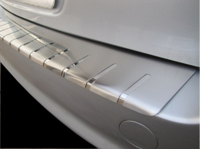 Volkswagen Polo 5 (10-) 4 дверн. седан накладка на задний бампер профилированная с загибом, нержавеющая сталь, к-кт 1шт.